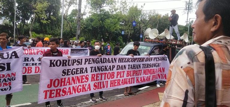 Plt Bupati Mimika JR Tersangka Istimewa