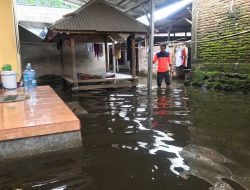 Viral: Seorang Anak Menjadi Korban Banjir di Lombok Barat