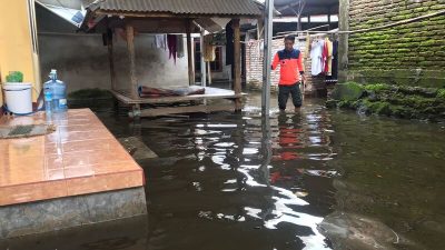 Seorang Anak Menjadi Korban Banjir di Lombok Barat