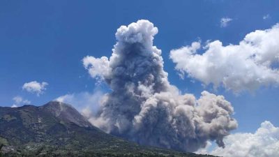 Viral: Gunung Merapi Kembali Muntahkan Awan Panas Guguran, Potensi Bahaya 7 Kilometer