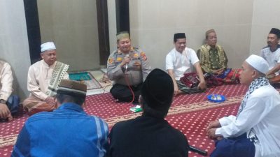 Kapolsek Kalideres Himbau Kamtibmas Usai Melaksanakan Kegiatan Sholat Subuh Berjamaah