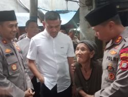 Kapolri Memberikan Bantuan Kemanusiaan Untuk Negeri di Kampung Gelap Tambora