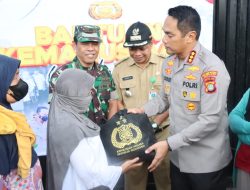 Viral: Bantuan Kemanusiaan Polri untuk Masyarakat, Polres Metro Jakbar Salurkan 1000 Paket Bansos