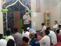 Viral: Kapolsek Kalideres Laksanakan Sholat Subuh Berjamaah di Mushola AL Barkah  Kalideres