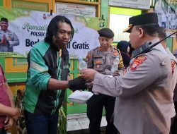 Viral: Bulan Suci Ramadhan, Polisi RW Polsek Kembangan Bagikan Makanan Takjil