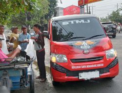 Komunitas STMJ Bagikan Nasi Bungkus Gratis di Jalan (Salam Seduluran)