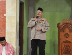 Viral: Kapolsek Kalideres Sholat Subuh Berjamaah dan Berikan Himbauan Kamtibmas di Masjid Al Huda