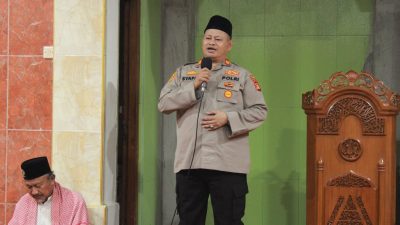Viral: Kapolsek Kalideres Sholat Subuh Berjamaah dan Berikan Himbauan Kamtibmas di Masjid Al Huda