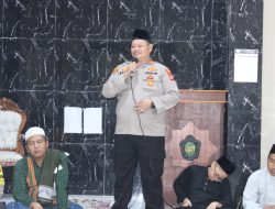 Viral: Ciptakan Harkamtibmas, Polsek Kalideres Sholat Subuh Berjamaah Bersama Warga Kamal