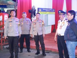 Kapolres Jakarta Barat Kunjungi Pos Pelayanan Lebaran 2023 di Terminal Bus Kalideres