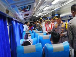 Tinjau Stasiun Senen, Kapolri Anjurkan Warga yang Mudik Gunakan Kereta Api karena Lebih Aman
