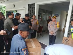 Viral: Kapolda Metro Bagikan Sembako Untuk Satpam Perumahan di daerah Duren Sawit Jakarta Timur