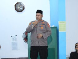 Viral: Jelang Lebaran, Kapolsek Kalideres Sholat Subuh Berjamaah Bersama Warga di Mushola Al Hidayah