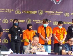 Viral: Polda Metro Jaya Tangkap Pelaku Penyebaran Hoax, Baju Sitaan di Bawa Pulang