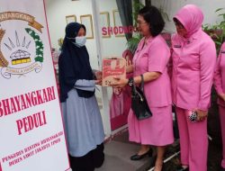 Viral: Ketua Ranting Bhayangkari Polsek Duren Sawit Bagikan Takjil dan Baksos ke Yayasan PYI