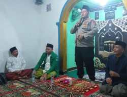 Viral: Kapolsek Kalideres Sholat Subuh Berjamaah Bersama Warga Tegal Alur