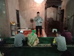 Viral: Curhat Subuh, Kapolsek Kalideres Sholat Subuh Bersama Warga di Masjid Jami Hayani