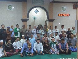 Polsek Kalideres Sholat Subuh Berjamaah Bersama Warga Tegal Alur, Jakbar