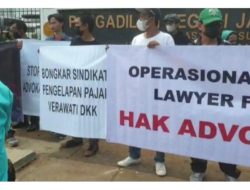 Viral News Lq Indonesia Law Firm : Lucu,  Demo Model Baru Ala Advokat Bodong Natalia Rusli