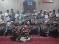 Viral: Himbau Kamtibmas, Kapolsek Kalideres Sholat Subuh Berjama’ah di Musholla Al Ihsan