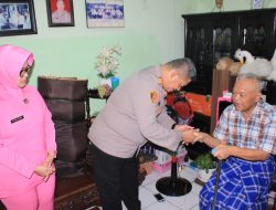 Viral: Sambut Hari Bhayangkara Ke-77, Kapolsek Kalideres Anjangsana ke Rumah Anggota