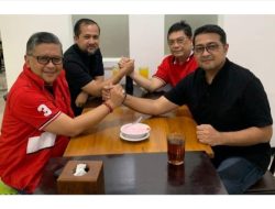 Viral News Jelang Pertemuan Puan-AHY, Sekjen PDIP Ngobrol Santai Bareng Sekjen 