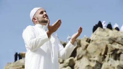 Haji dan Politik Identitas Global