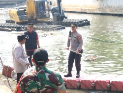 Viral: “Polri Peduli lingkungan, Polres Jakpus bersihkan sampah bersama warga”
