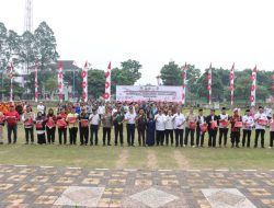 Viral: Kapolsek Kembangan Hadiri Apel Gerakan Pembagian Bendera Merah Putih di Halaman Kantor Walikota Jakbar