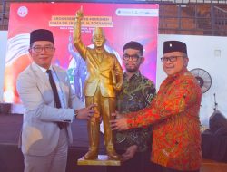 Kang Emil, Sudahlah Batalkan Berhala Patung Soekarno