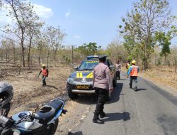 Viral: Polsek Karanganyar Lakukan Pengamanan Penebangan Pohon Rawan Tumbang