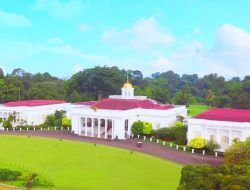 Istana Sedang Berhadapan Dengan Rakyat