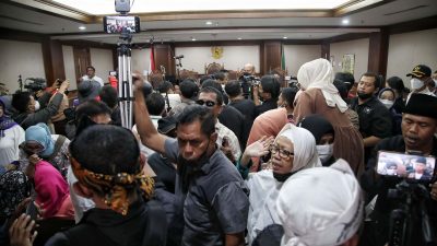 Pengunjung Sidang Membludak : Bongkar Ijazah Palsu