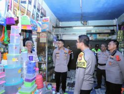 Jelang Pemilu Aman, Wakapolres Bersama Polsek Mampang Laksanakan Kegiatan Kunjungan Pasar