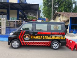 Bakti Sosial Alumni AKPOL 2010 B Rinaksa Sakalamandala Serahkan Bantuan 1 Unit Ambulans Serta Paket Sembako