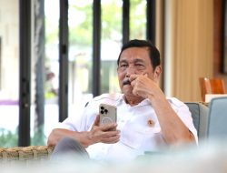 Kasihan Luhut Sedih Jokowi Mau Dimakzulkan