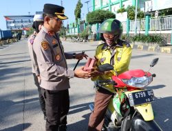 Ramadhan Peduli Polres Pelabuhan Tanjung Priok Bagikan Takjil Gratis