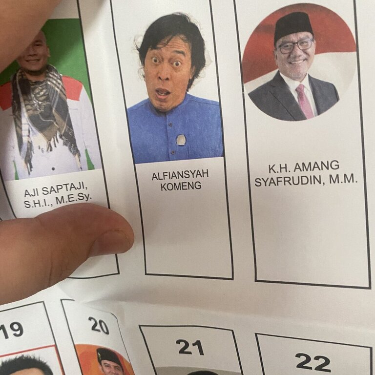 Gambar Komeng