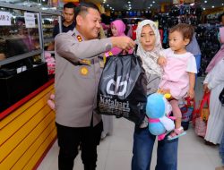 Berbagi Ceria, Polres Ngawi Ajak Anak Stunting, Yatim Piatu dan Difabel Belanja Baju Lebaran