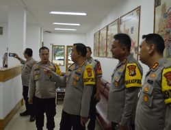 Kapolres Metro Jakarta Pusat Melakukan Pengecekan Mako Polsek Kemayoran