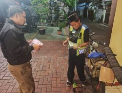 Polri Peduli: Personel Polsek Tambora Bantu Warga yang Bersepeda Jauh Demi Biaya Pengobatan