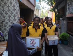 Sambut HUT Bhayangkara ke-78, Polres Jakut Bagikan Sembako ke Warga Semper Barat