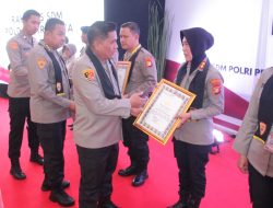 Polres Metro Jakarta Barat Raih Penghargaan Satwil Terbaik untuk Penulisan Karya Perorangan
