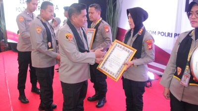 Polres Metro Jakarta Barat Raih Penghargaan Satwil Terbaik untuk Penulisan Karya Perorangan