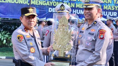 Kapolda Metro Jaya Beri Penghargaan Kepada 14 Personel Peraih Medali Karate Kapolri Cup 2024