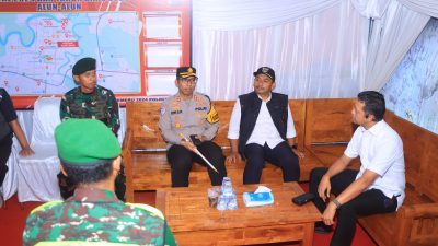 Kapolres bersama Forkopimda Ngawi Kunjungi Posyan dan Pospam di Malam Natal 2024