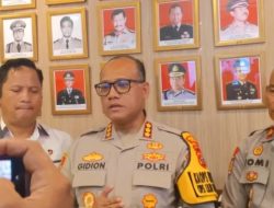 Guru Berisangsi Hukuman Murid Duduk Dibawah Karna Tak Bayar SPP