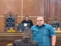 Ricuh di Persidangan, Razman Datangi Hotman Paris   