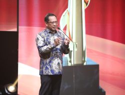Mampu Jaga Sinergi Pusat-Daerah, Mendagri Tito Raih Penghargaan Pemimpin Luar Biasa “Indonesia Kita Awards