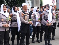 Sejukkan Ramadhan, Polda Metro Kedepankan Pendekatan Humanis dan Tim Sholawat dalam Pelayanan Penyampaian Aspirasi Mahasiswa